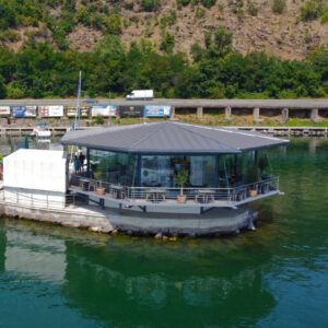 Kaviareň Molo Bar v prístave Yacht Village na Zemplínskej šírave